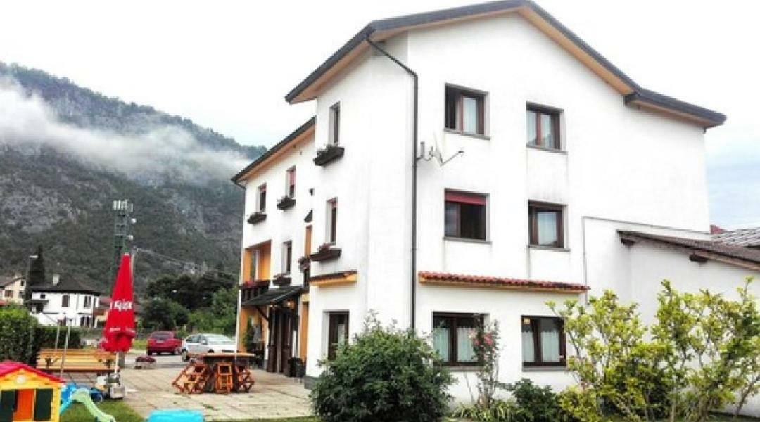 Albergo Alla Pineta Villa Santina ภายนอก รูปภาพ